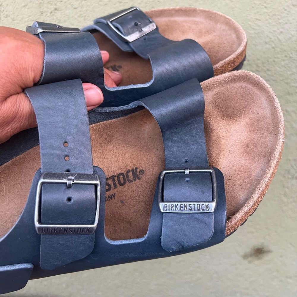 Birkenstock Men's Navy Sandals
Size 10